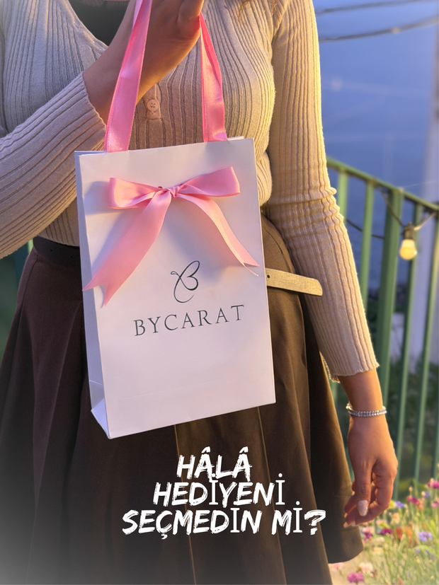 <h1>' <strong>Modern & Pofuduk '</strong><br/></h1><h6>Modern tasarımlar ve yumuşacık dokular, stilinize eşlik etsin.</h6>